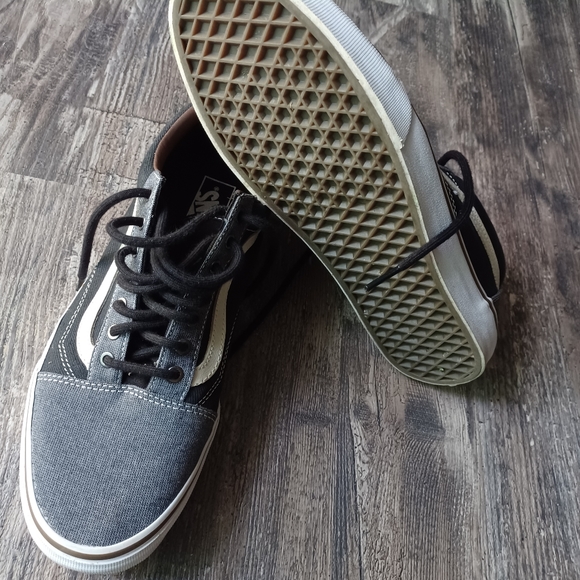 Vans - Picture 2 of 5